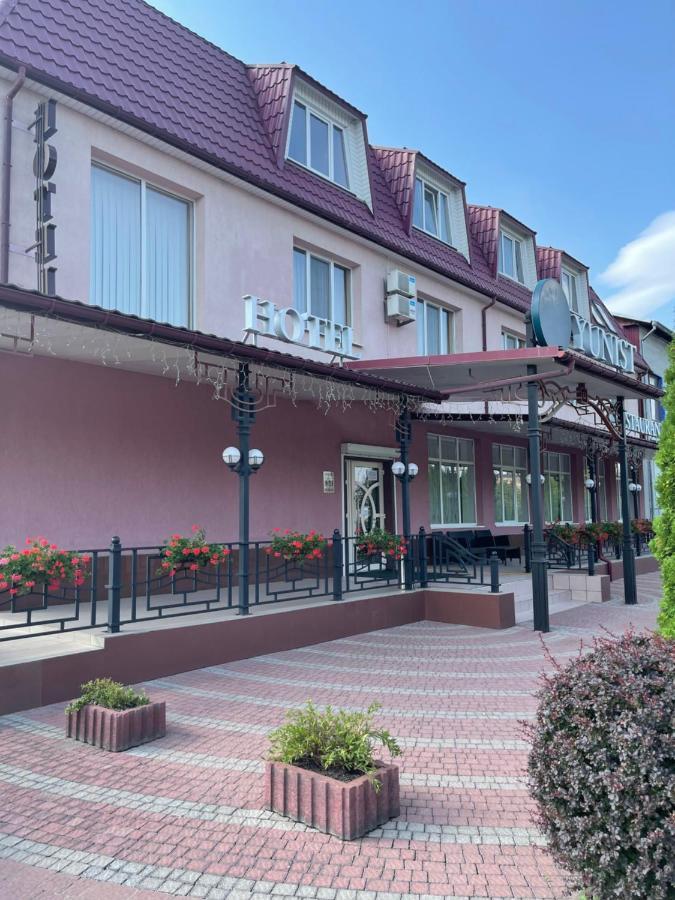 Yunist Hotel Ивано-Франкивск Екстериор снимка