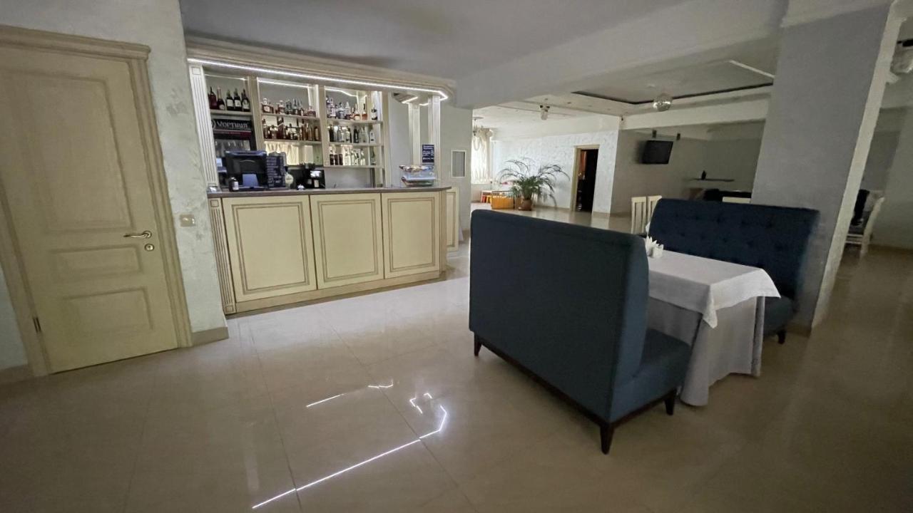 Yunist Hotel Ивано-Франкивск Екстериор снимка