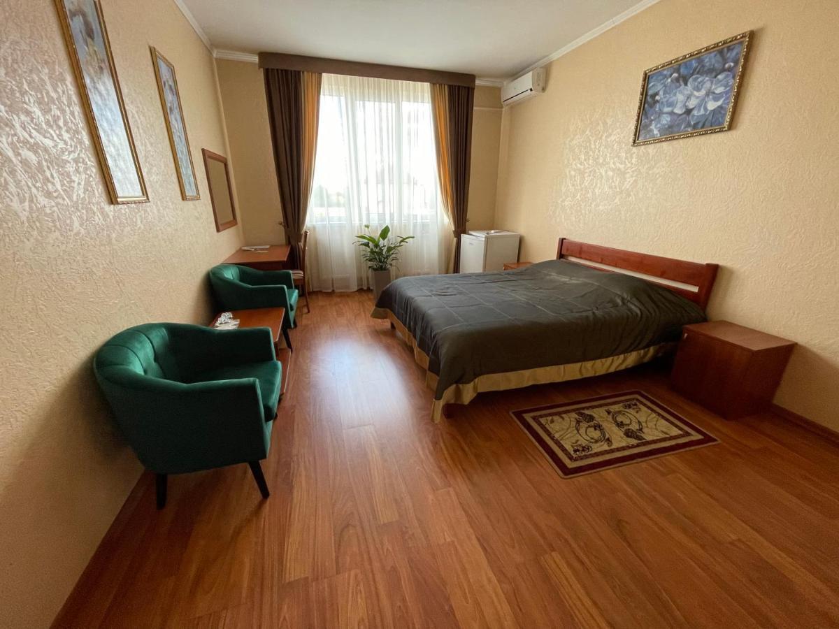 Yunist Hotel Ивано-Франкивск Екстериор снимка