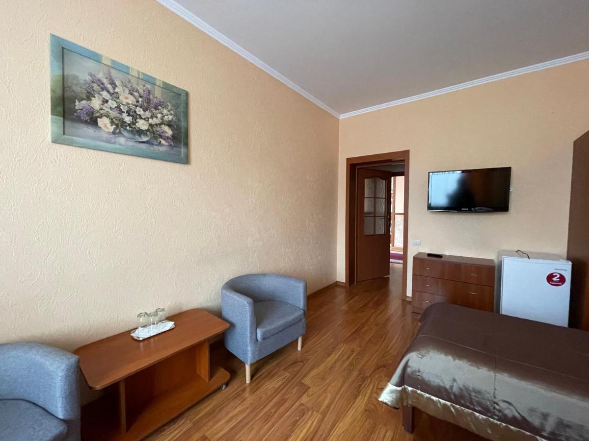 Yunist Hotel Ивано-Франкивск Екстериор снимка