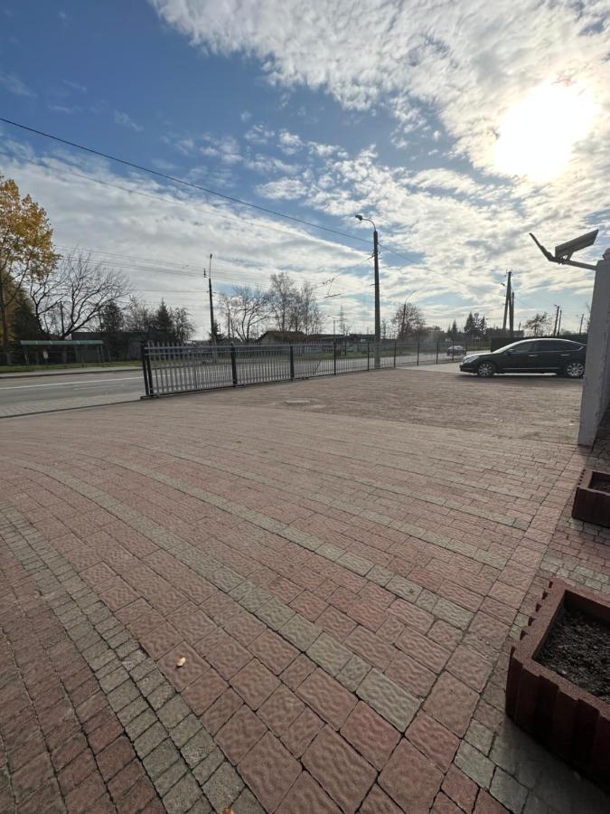Yunist Hotel Ивано-Франкивск Екстериор снимка