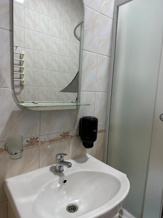 Yunist Hotel Ивано-Франкивск Екстериор снимка